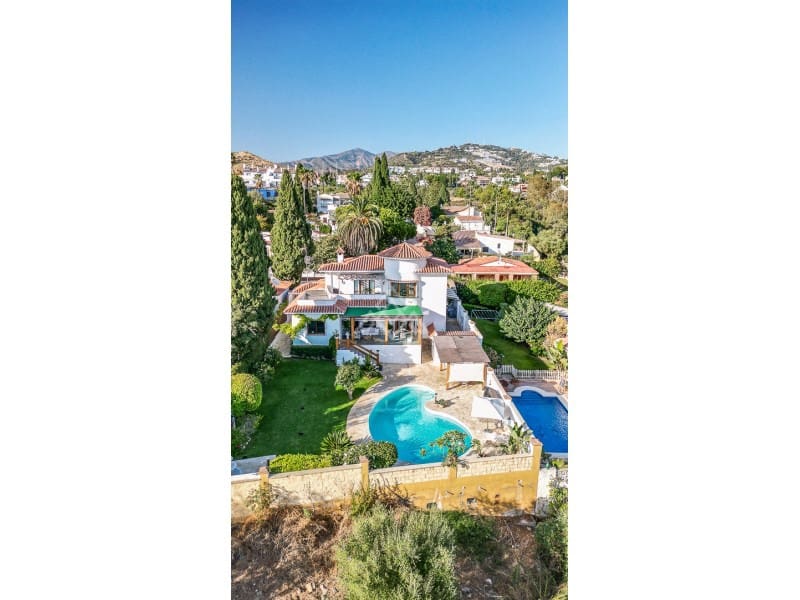 4 quarto Moradia para venda em Marbella com piscina garagem - 1 849 000 € (Ref: 9269968)