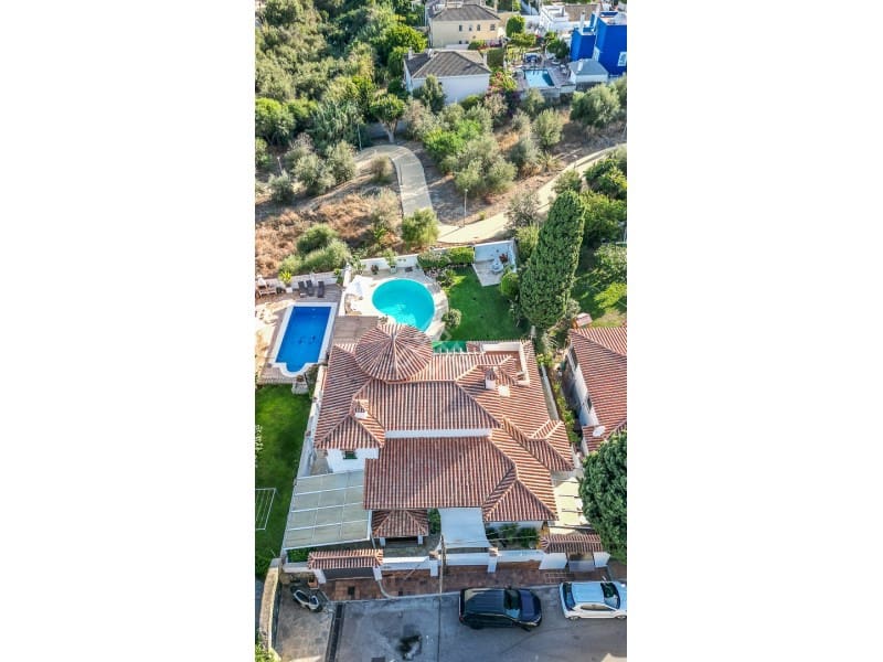 4 quarto Moradia para venda em Marbella com piscina garagem - 1 849 000 € (Ref: 9269968)