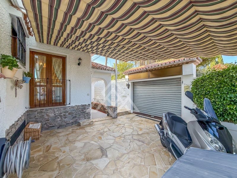 4 quarto Moradia para venda em Marbella com piscina garagem - 1 849 000 € (Ref: 9269968)