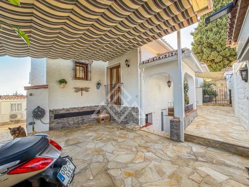 4 quarto Moradia para venda em Marbella com piscina garagem - 1 849 000 € (Ref: 9269968)