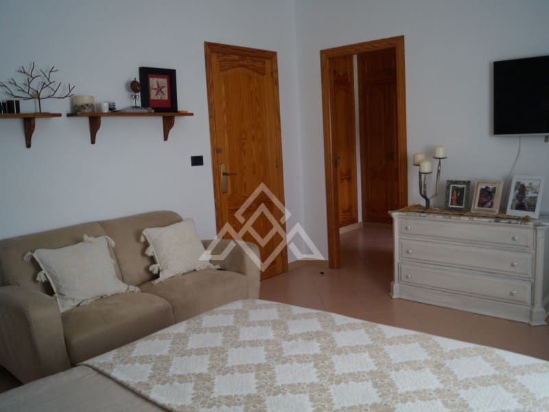 7 soverom Finca/Herregård til salgs i Oliva med garasje - € 1 650 000 (Ref: 9276588)