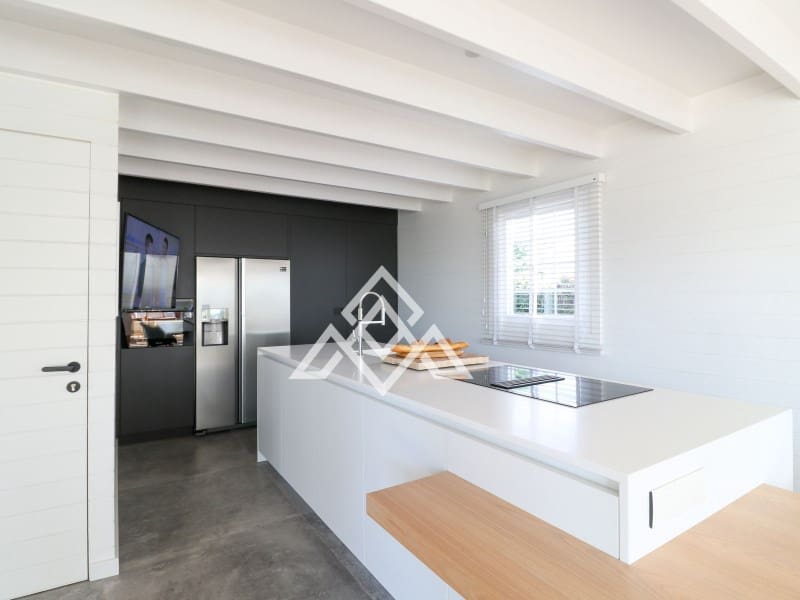 4 bedroom Villa for sale in Benahavis with garage - € 1,975,000 (Ref: 9300960)