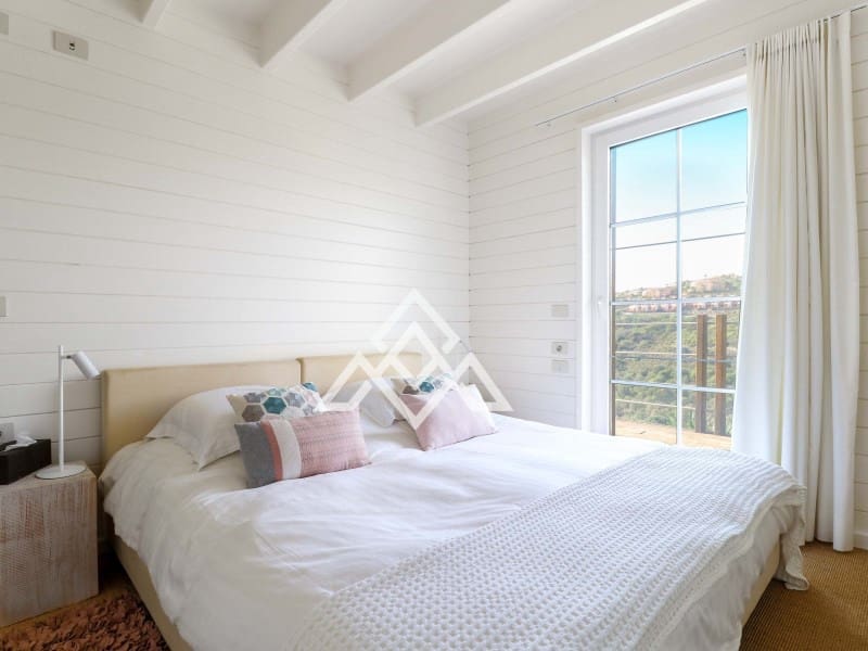 4 bedroom Villa for sale in Benahavis with garage - € 1,975,000 (Ref: 9300960)