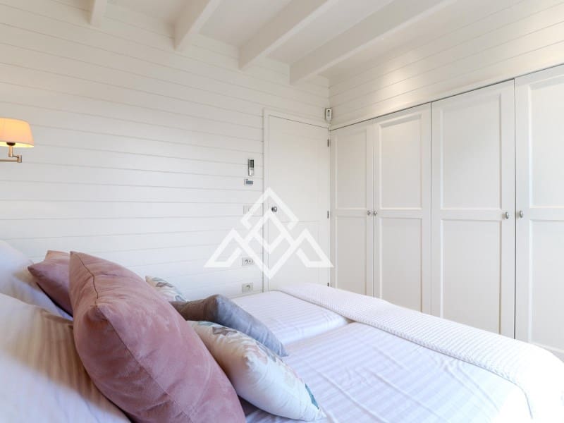 4 bedroom Villa for sale in Benahavis with garage - € 1,975,000 (Ref: 9300960)