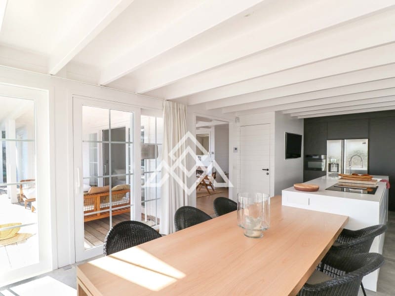 4 bedroom Villa for sale in Benahavis with garage - € 1,975,000 (Ref: 9300960)