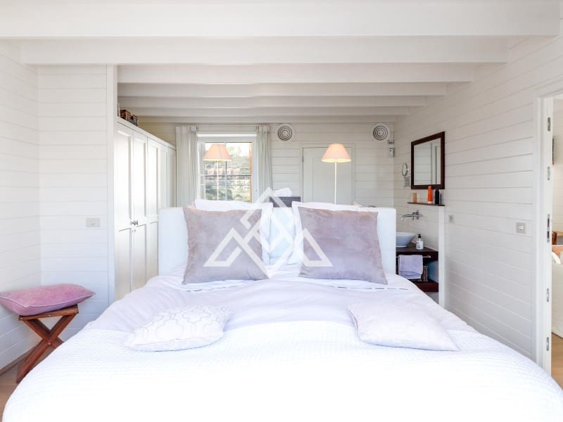 4 bedroom Villa for sale in Benahavis with garage - € 1,975,000 (Ref: 9300960)