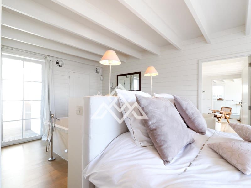 4 bedroom Villa for sale in Benahavis with garage - € 1,975,000 (Ref: 9300960)