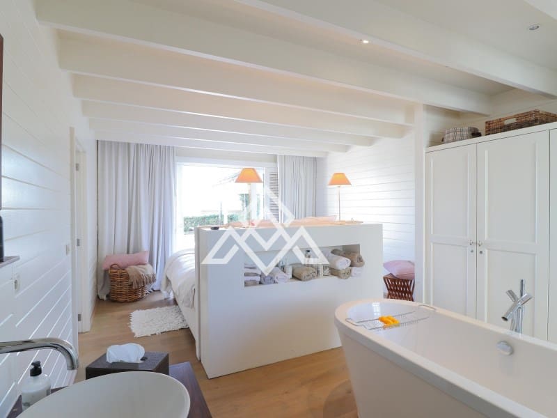 4 bedroom Villa for sale in Benahavis with garage - € 1,975,000 (Ref: 9300960)