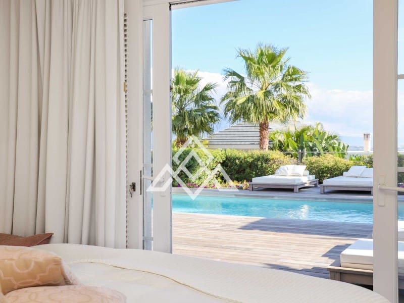 4 bedroom Villa for sale in Benahavis with garage - € 1,975,000 (Ref: 9300960)