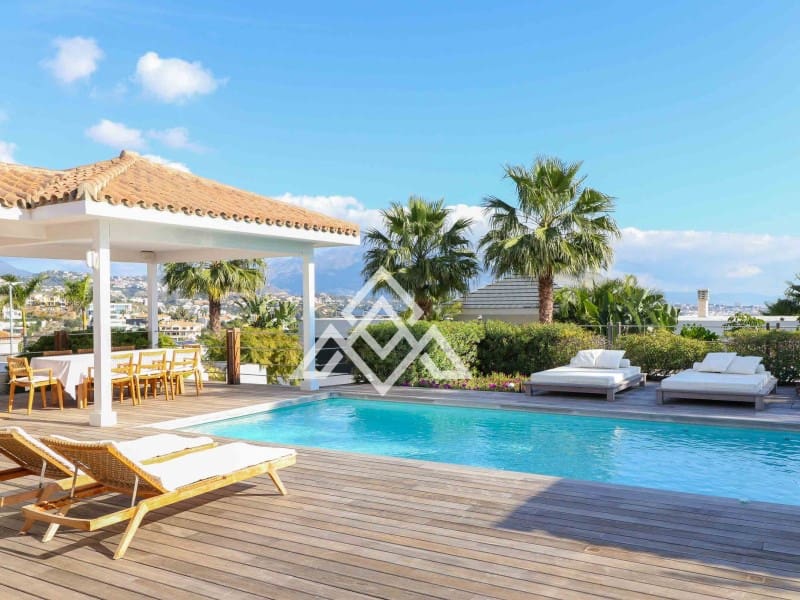 4 bedroom Villa for sale in Benahavis with garage - € 1,975,000 (Ref: 9300960)