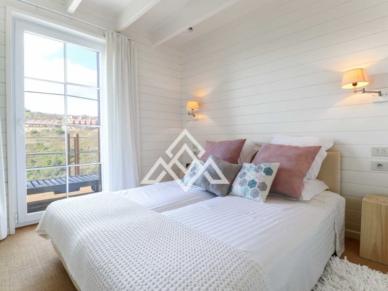 4 bedroom Villa for sale in Benahavis with garage - € 1,975,000 (Ref: 9300960)