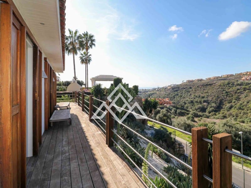 4 bedroom Villa for sale in Benahavis with garage - € 1,975,000 (Ref: 9300960)