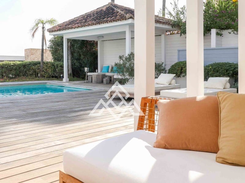 4 bedroom Villa for sale in Benahavis with garage - € 1,975,000 (Ref: 9300960)