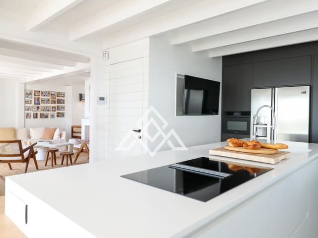 4 bedroom Villa for sale in Benahavís with garage - € 1,975,000 (Ref: 9300960)