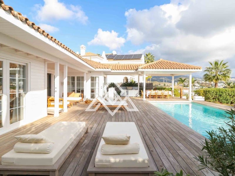 4 bedroom Villa for sale in Benahavis with garage - € 1,975,000 (Ref: 9300960)