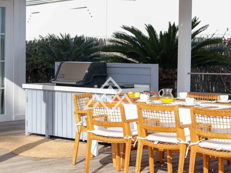 4 bedroom Villa for sale in Benahavis with garage - € 1,975,000 (Ref: 9300960)