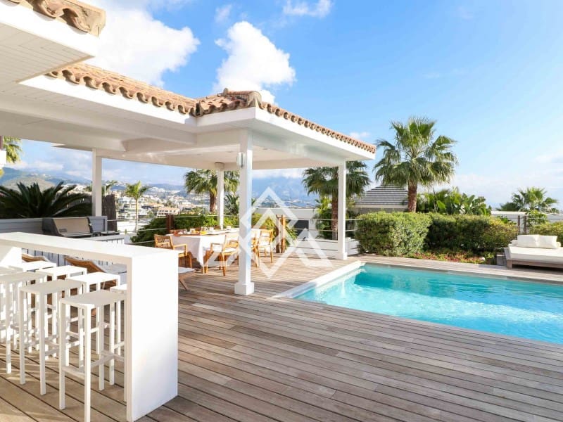 4 bedroom Villa for sale in Benahavis with garage - € 1,975,000 (Ref: 9300960)