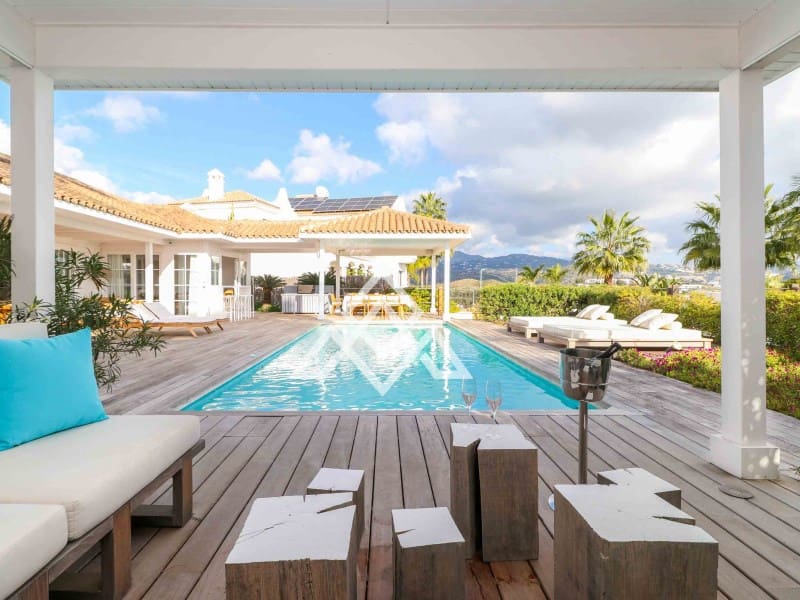 4 bedroom Villa for sale in Benahavis with garage - € 1,975,000 (Ref: 9300960)