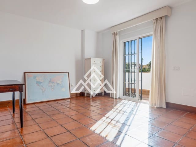 4 sypialnia Dom na sprzedaż w San Pedro de Alcantara, Marbella - 949 000 € (Ref: 9300962)