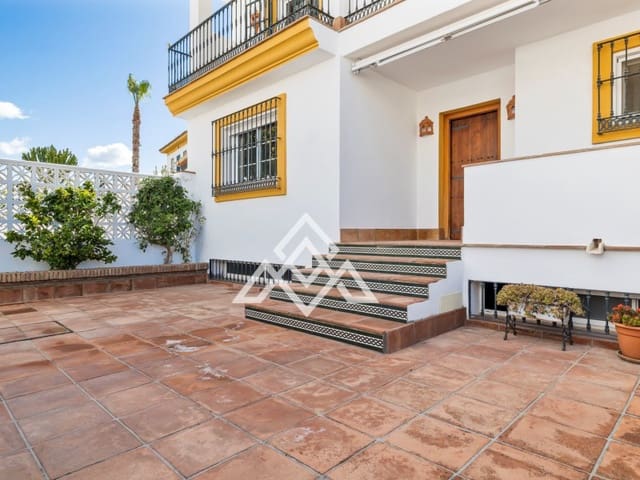 4 sypialnia Dom na sprzedaż w San Pedro de Alcantara, Marbella - 949 000 € (Ref: 9300962)