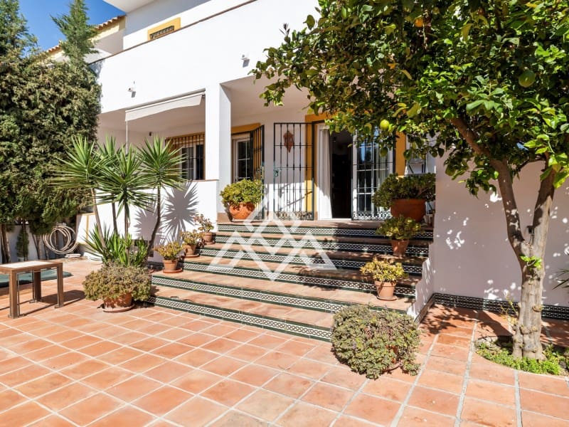 4 sypialnia Dom na sprzedaż w San Pedro de Alcantara - 949 000 € (Ref: 9300962)