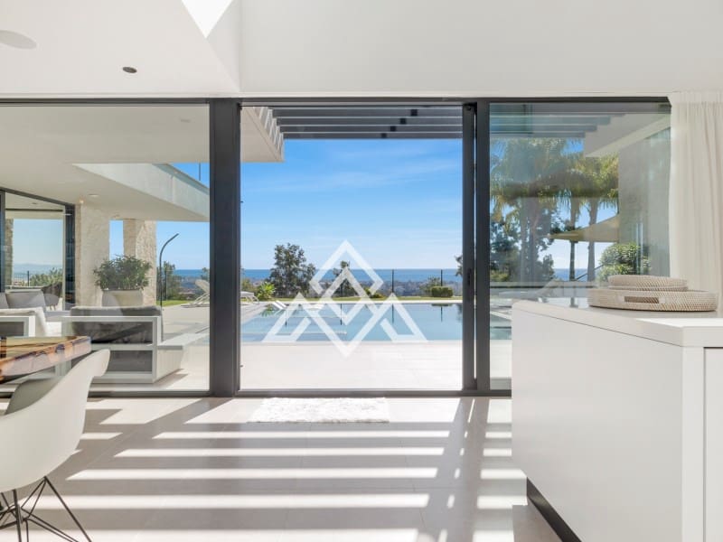 5 bedroom Villa for sale in Benahavis - € 4,950,000 (Ref: 9300966)