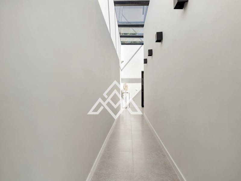 5 bedroom Villa for sale in Benahavis - € 4,950,000 (Ref: 9300966)