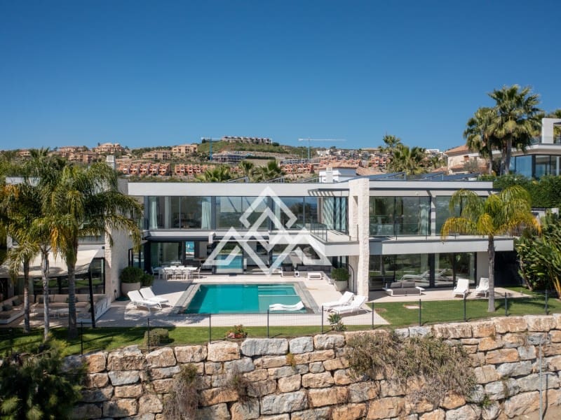 5 bedroom Villa for sale in Benahavis - € 4,950,000 (Ref: 9300966)