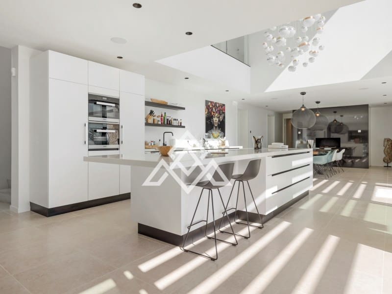 5 bedroom Villa for sale in Benahavis - € 4,950,000 (Ref: 9300966)