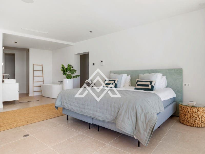 5 bedroom Villa for sale in Benahavis - € 4,950,000 (Ref: 9300966)