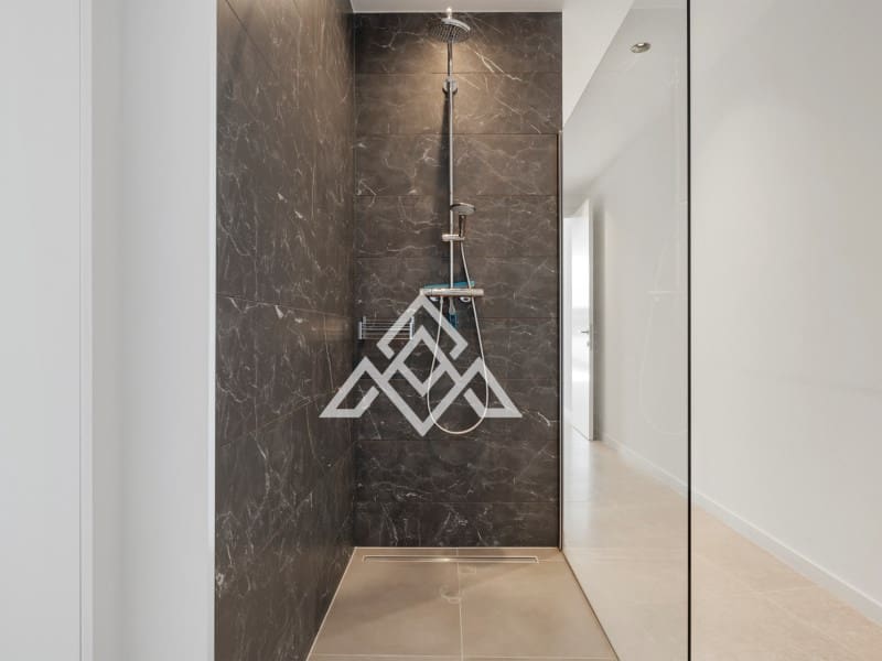 5 bedroom Villa for sale in Benahavis - € 4,950,000 (Ref: 9300966)