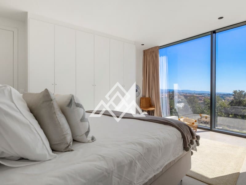 5 bedroom Villa for sale in Benahavis - € 4,950,000 (Ref: 9300966)