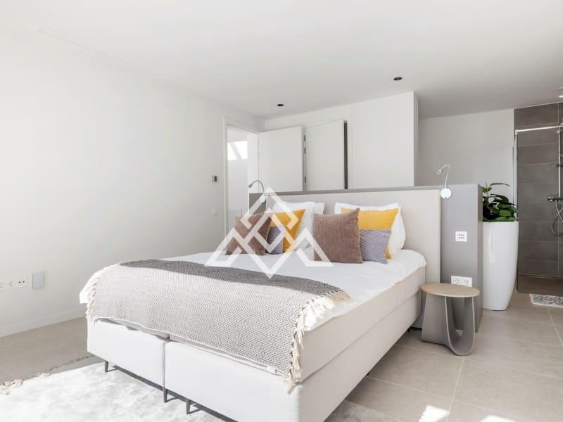 5 bedroom Villa for sale in Benahavis - € 4,950,000 (Ref: 9300966)