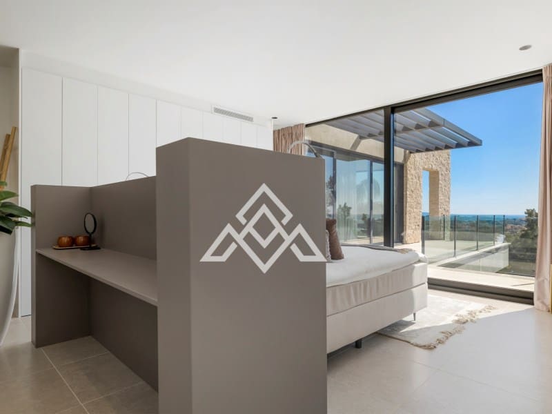 5 bedroom Villa for sale in Benahavis - € 4,950,000 (Ref: 9300966)