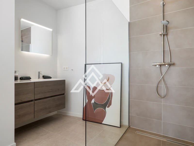 5 bedroom Villa for sale in Benahavis - € 4,950,000 (Ref: 9300966)