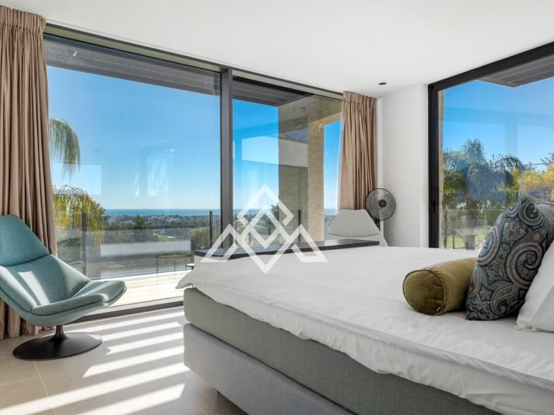 5 bedroom Villa for sale in Benahavis - € 4,950,000 (Ref: 9300966)