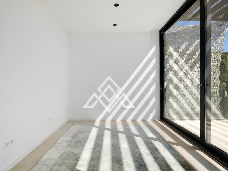 5 bedroom Villa for sale in Benahavis - € 4,950,000 (Ref: 9300966)