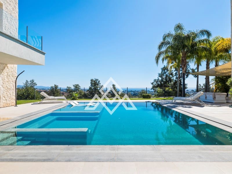 5 bedroom Villa for sale in Benahavis - € 4,950,000 (Ref: 9300966)