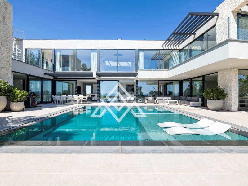 5 bedroom Villa for sale in Benahavis - € 4,950,000 (Ref: 9300966)