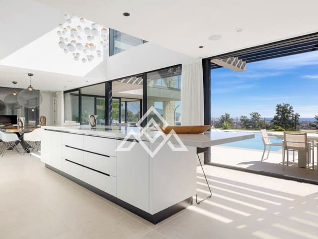 5 bedroom Villa for sale in Benahavís - € 4,950,000 (Ref: 9300966)