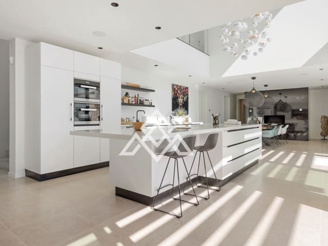 5 bedroom Villa for sale in Benahavís - € 4,950,000 (Ref: 9300966)