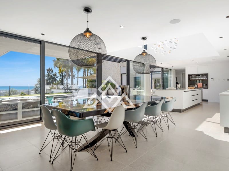 5 bedroom Villa for sale in Benahavis - € 4,950,000 (Ref: 9300966)