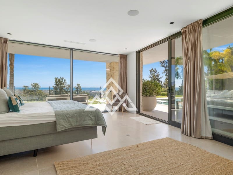 5 bedroom Villa for sale in Benahavis - € 4,950,000 (Ref: 9300966)