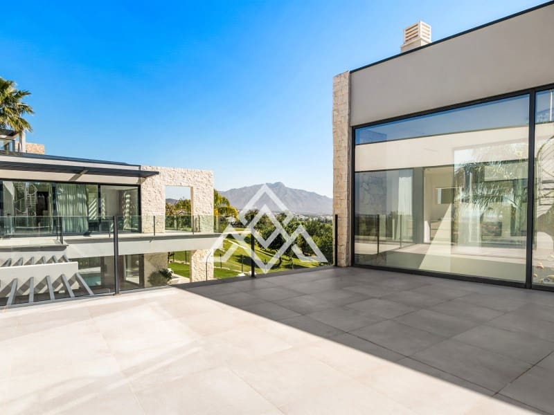 5 bedroom Villa for sale in Benahavis - € 4,950,000 (Ref: 9300966)