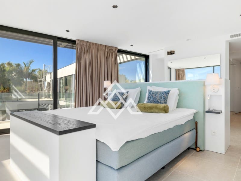 5 bedroom Villa for sale in Benahavis - € 4,950,000 (Ref: 9300966)