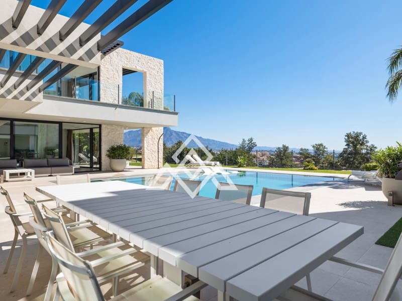 5 bedroom Villa for sale in Benahavis - € 4,950,000 (Ref: 9300966)