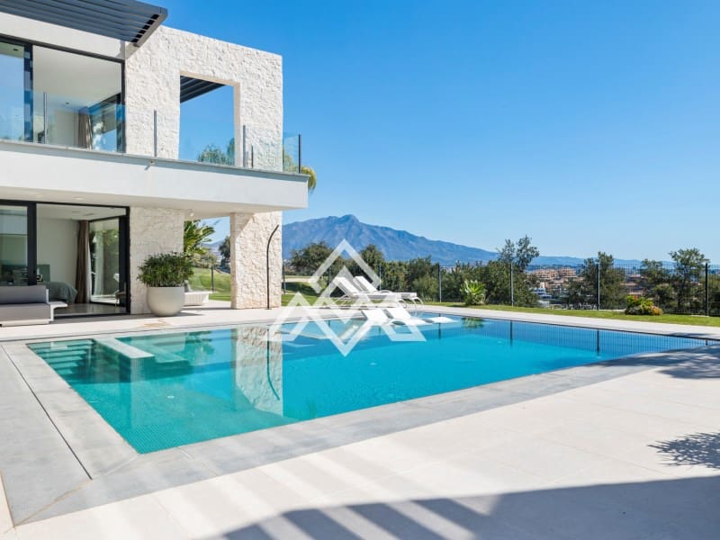 5 bedroom Villa for sale in Benahavis - € 4,950,000 (Ref: 9300966)