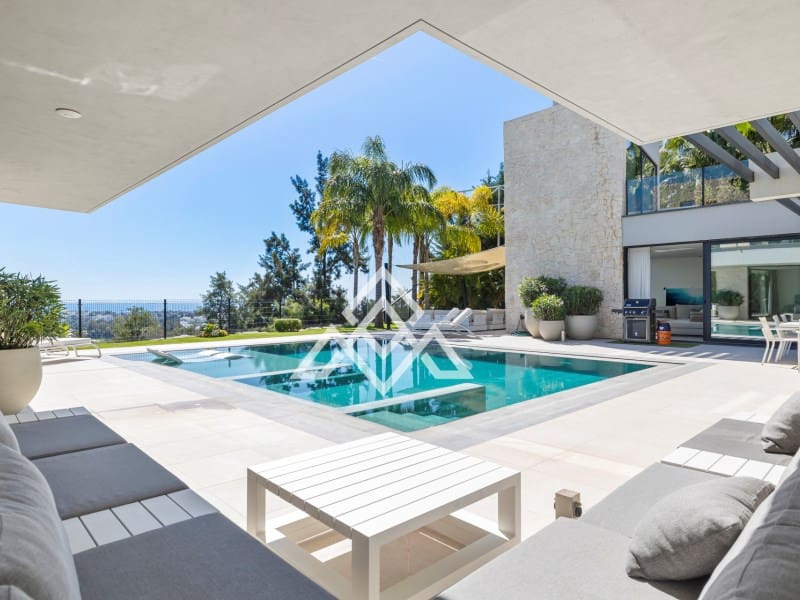 5 bedroom Villa for sale in Benahavis - € 4,950,000 (Ref: 9300966)