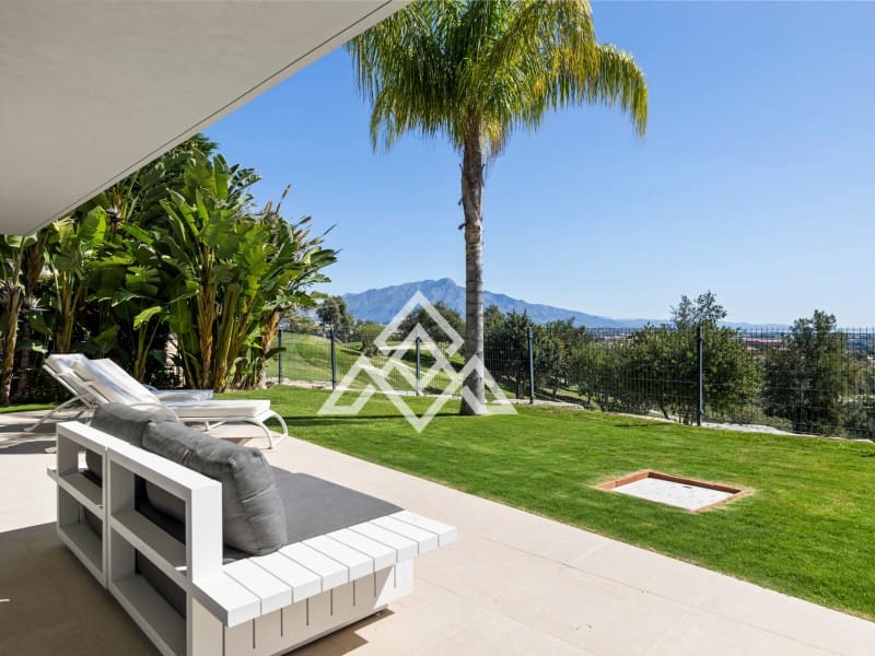 5 bedroom Villa for sale in Benahavis - € 4,950,000 (Ref: 9300966)