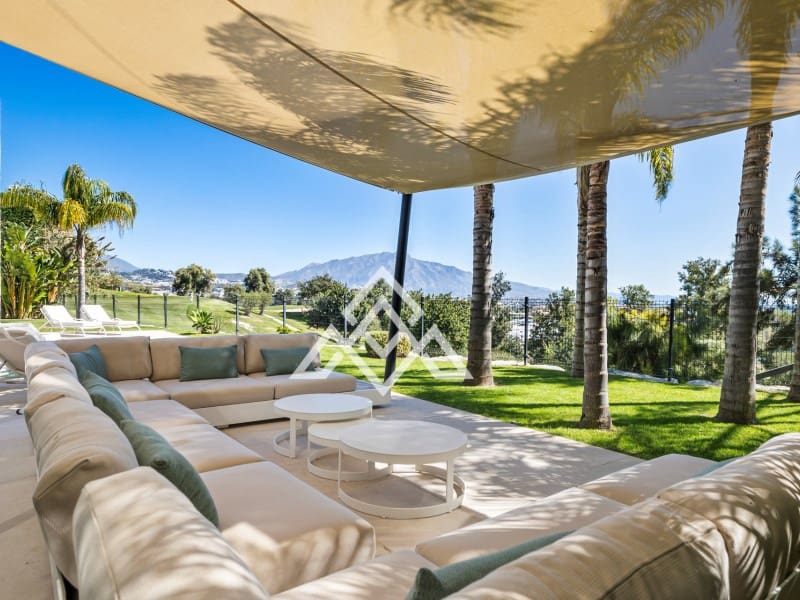 5 bedroom Villa for sale in Benahavis - € 4,950,000 (Ref: 9300966)